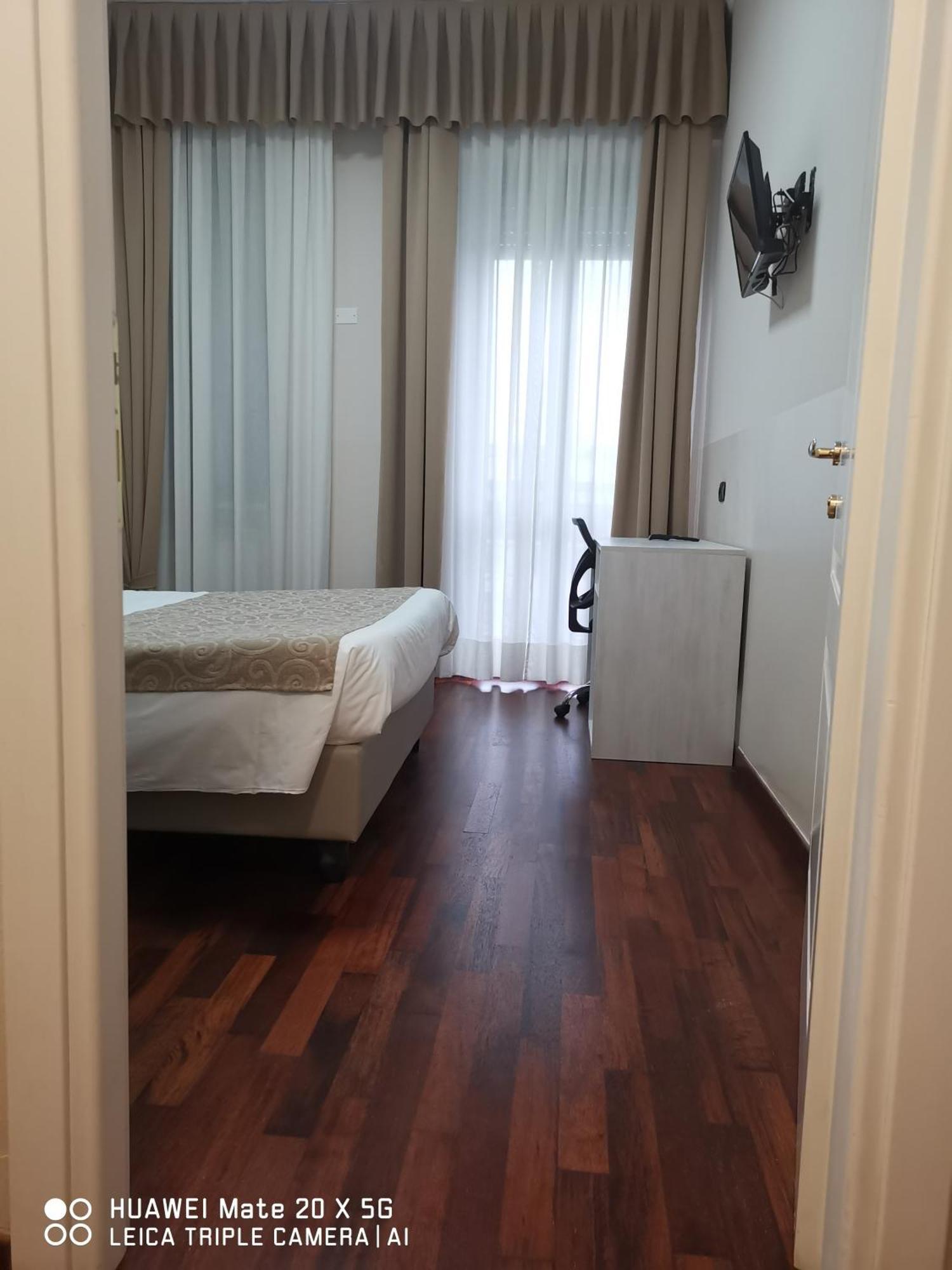 Guesthouse Central Station Group - Via Sammartini 15 Milan Extérieur photo