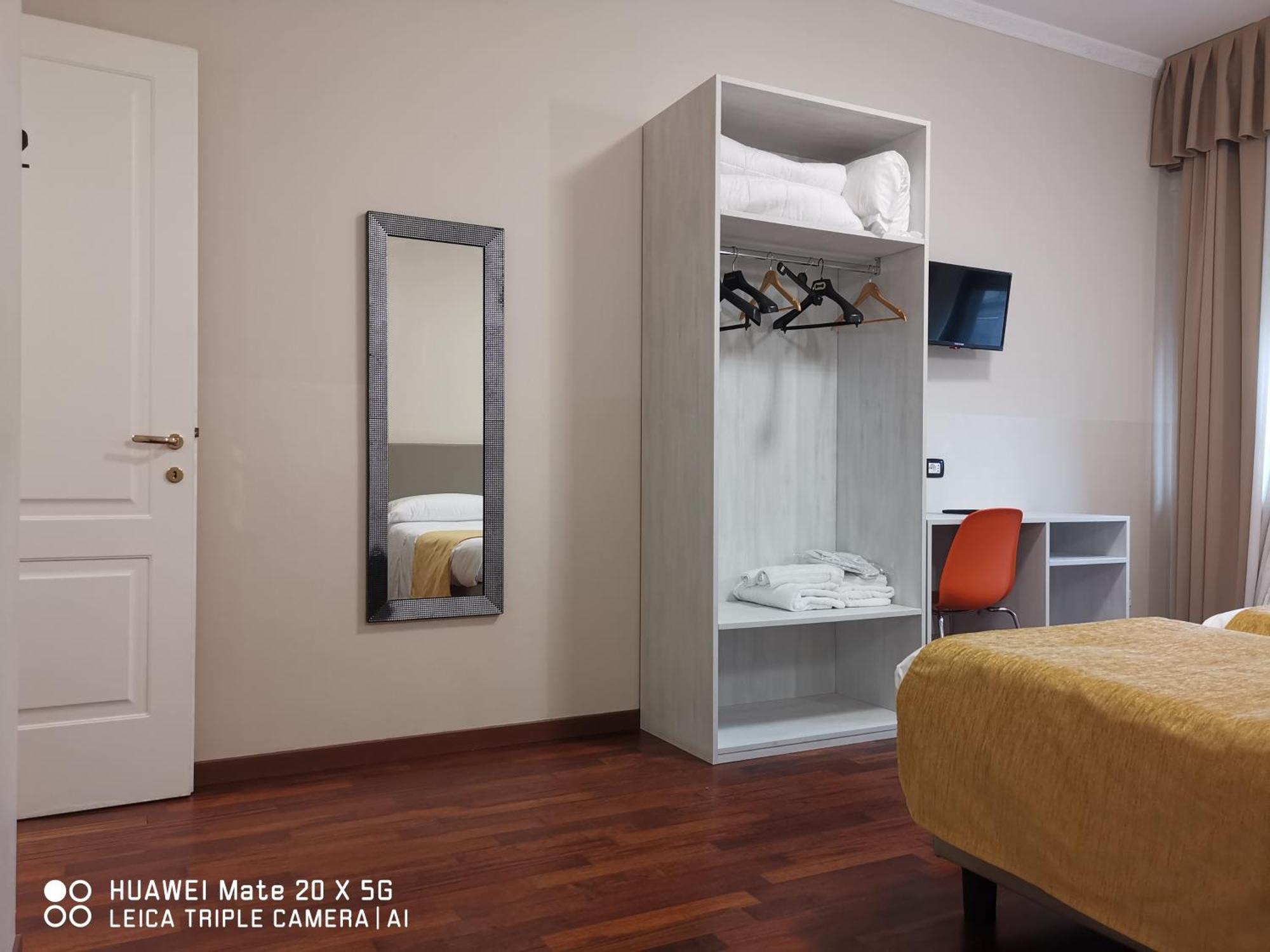 Guesthouse Central Station Group - Via Sammartini 15 Milan Extérieur photo